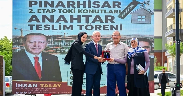 Pınarhisar da TOKİ sevinci: Anahtarlar hak sahiplerine teslim edildi Pınarhisar 2. Etap TOKİ Konutları nda anahtar teslim töreni düzenlendi Kırklareli Haberleri Habertürk Yerel Haberler