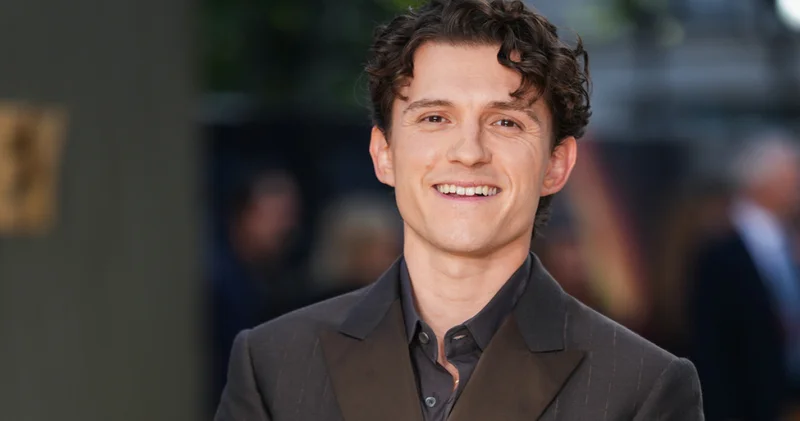 Tom Holland ın gala kıyafetinde fark edilmeyen detay