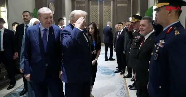 Trump tan karşılama heyetindeki Türk komutanlara asker selamı