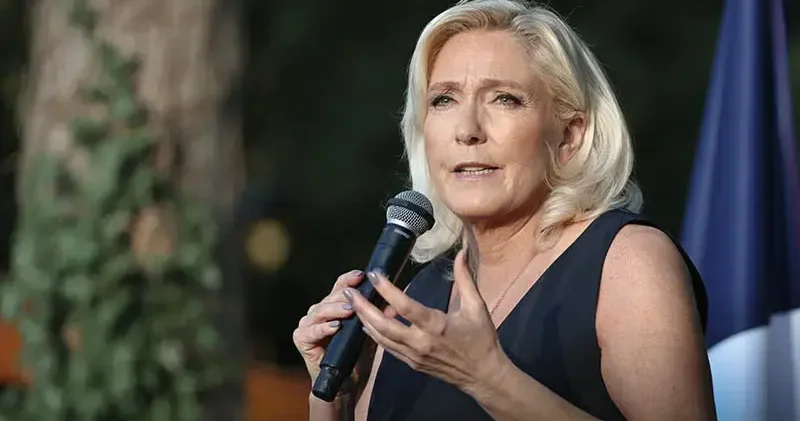 Le Pen cumhurbaşkanlığı adaylığını resmen açıkladı