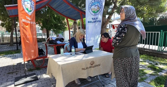 Kütüphane geziyor, çocuklar hem okuyor hem eğleniyor Kayseri Haberleri Habertürk Yerel Haberler