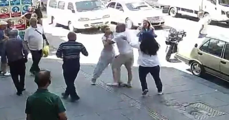 KORKUNÇ OLAY! Son dakika haberleri: Kadın sürücüye dikiz aynası ile feci darp Son dakika haberleri