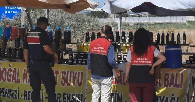 Edremit te yol kenarındaki gıda satışlarına jandarma destekli sıkı denetim Balıkesir Haberleri Habertürk Yerel Haberler