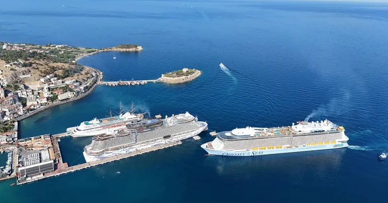 Yüzen şehirler Kuşadası na indi: Sokaklarda adım atacak yer kalmadı!