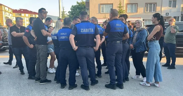 Tanju Özcan ın yargılandığı davada çarpıcı reklam iddiası: Ya seve seve vereceksiniz ya da seve seve Tanju Özcan davasında telefonlar toplandı, zarflar dağıtıldı iddiası Bolu Haberleri Habertürk Yerel Haberler