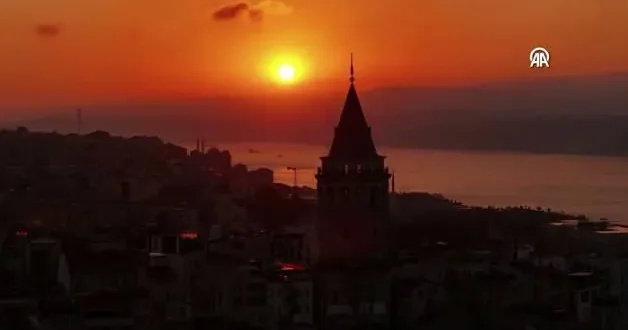 İstanbul un harika gün doğumu görenleri huzur oluşturdu