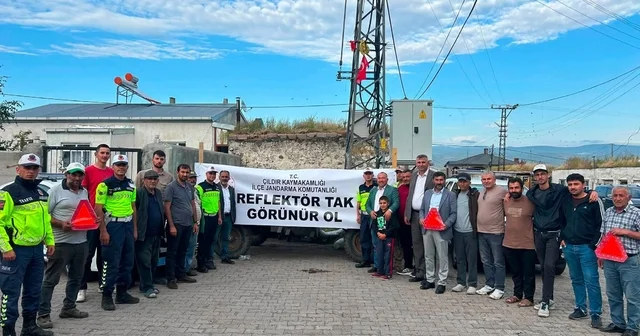 Jandarma trafik ekiplerinden Reflektör tak, görünür ol uygulaması Ardahan Haberleri Habertürk Yerel Haberler