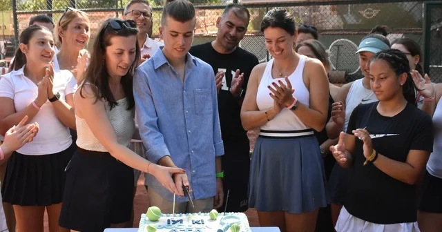 Otizmli milli tenisçi Ata nın doğum günü tenis turnuvasıyla kutlandı İzmir Haberleri Habertürk Yerel Haberler