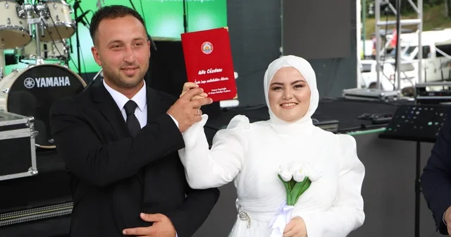 Genç çiftin nikahı Nebiyan Festivali sahnesinde kıyıldı Samsun Haberleri Habertürk Yerel Haberler