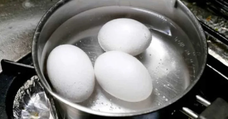 4 şefe haşlanmış yumurtaları buzlu suya batırmanın doğru olup olmadığı soruldu, hepsi aynı şeyi söyledi Sözcü Gazetesi