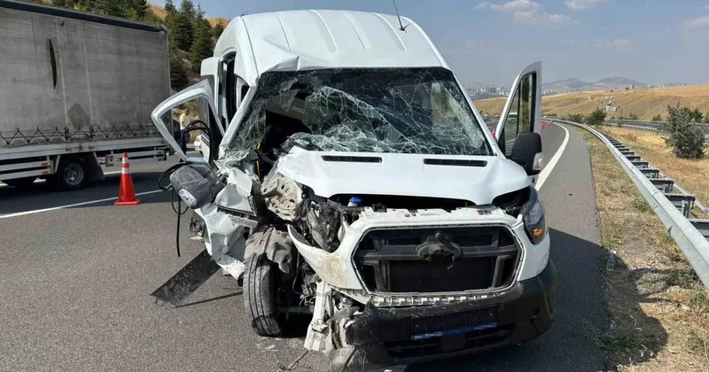 Ankara’da servis aracı tıra arkadan çarptı: 1’i ağır 7 yaralı