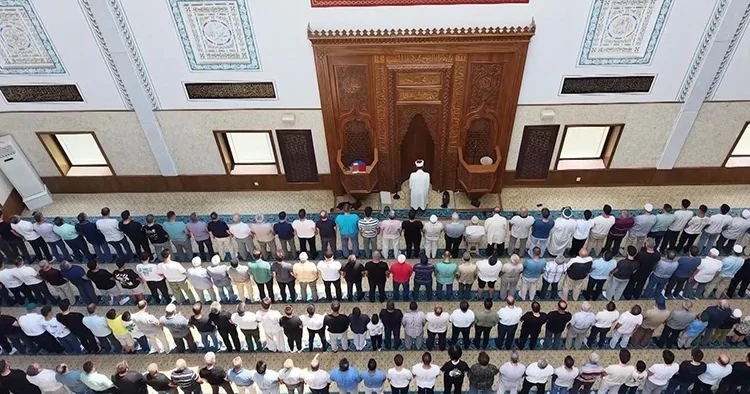 Türkiye deki sayılı örneklerden biri: Sunrooflu Cami dikkat çekiyor