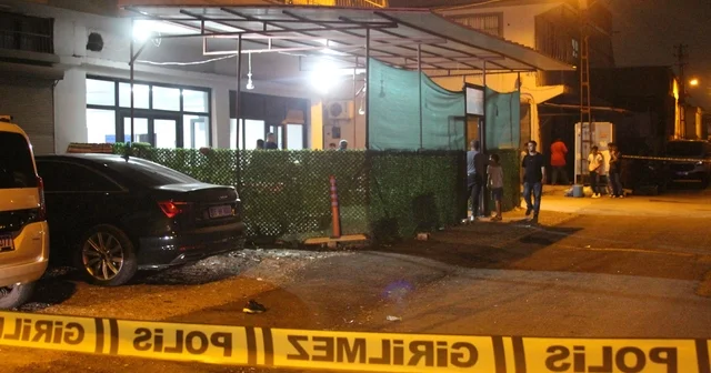 Kapüşonlu şüpheli kahvehaneye girip ateş açtı: 3 yaralı Adana Haberleri Habertürk Yerel Haberler