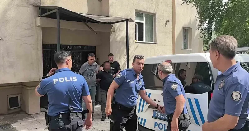 Erzurum’da çocuklarıyla balkona çıkan uzaklaştırma kararlı koca ikna edildi