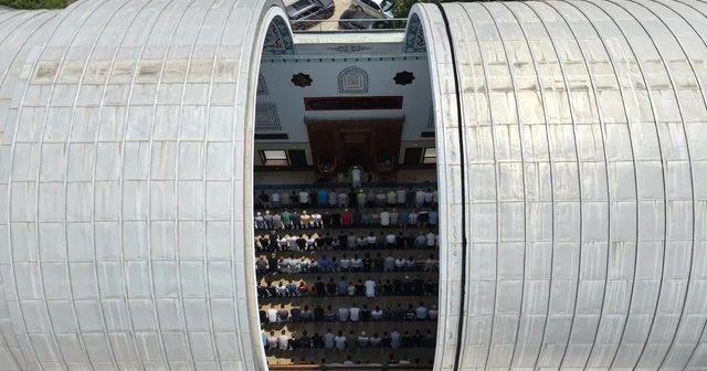 Bursa daki Sunrooflu Cami mimarisiyle dikkat çekiyor Bu cami görenleri hayrete düşürüyor: Kubbesi tek tuşla açılıyor Bursa Haberleri Habertürk Yerel Haberler