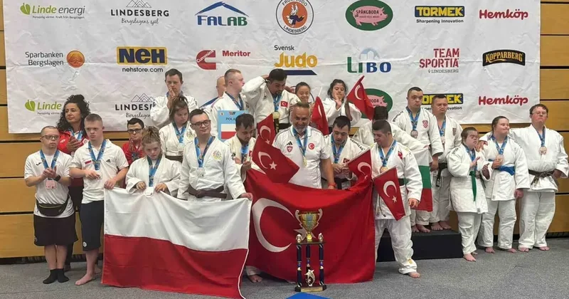 Özel Sporcular Down Judo Milli Takımı namağlup dünya şampiyonu