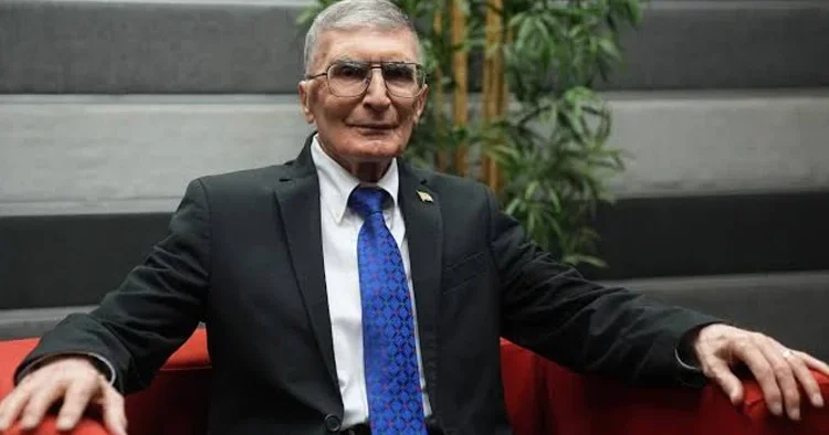 Azerbaycan dan Aziz Sancar a Şöhret Nişanı