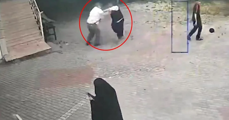 İmam ve müezzin cami kapısında tekme tokat kavga etti