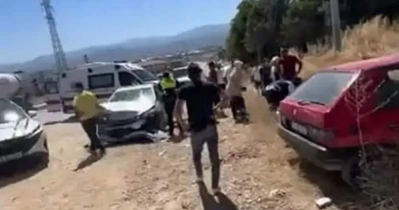 Otomobiller çarpıştı; 2’si çocuk, 6 yaralı