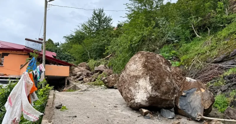 Trabzon da korkutan anlar: Ev toprağın altında kaldı!