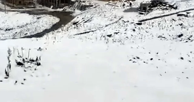 Rize nin yaylalarına Eylül de kış geldi, 3 bin 100 metre yükseklikte bulunan Tahpur Yaylası beyaza büründü Rize Haberleri Habertürk Yerel Haberler