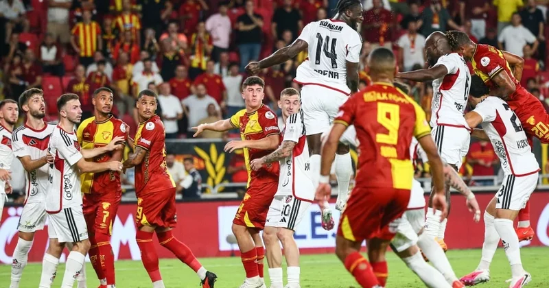 Göztepe evinde kabusu yaşadı: 6 gollü maçta kaybettiler Sözcü Gazetesi