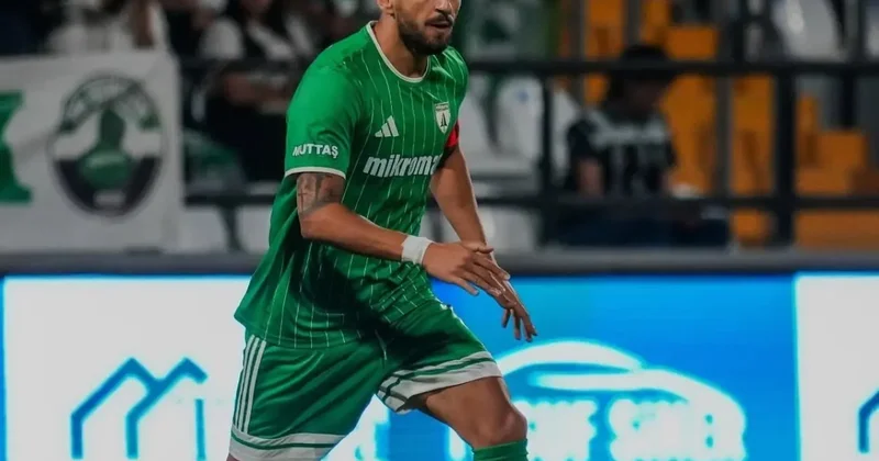 59 yıllık kulübün ilk yabancı kaptanı oldu