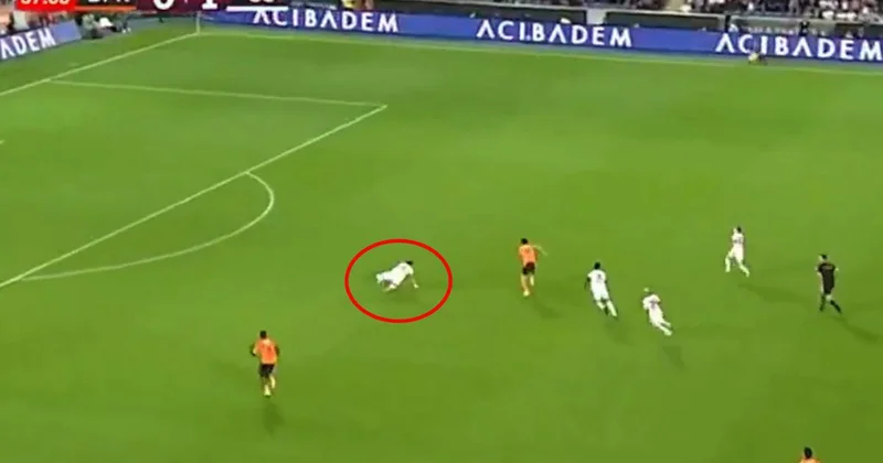 Okan Buruk tan savunmaya neşter! Sporting maçında sürpriz değişiklik