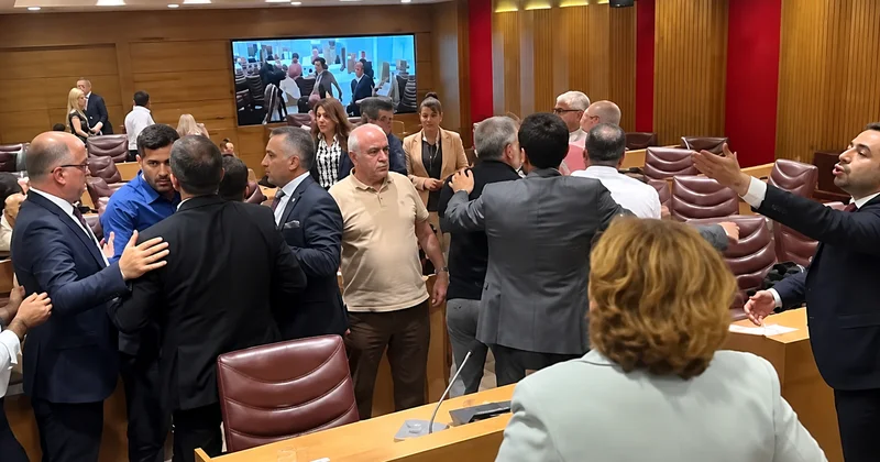 Bahçelievler Belediye Meclisinde 15 Temmuz tartışması kavgaya dönüştü