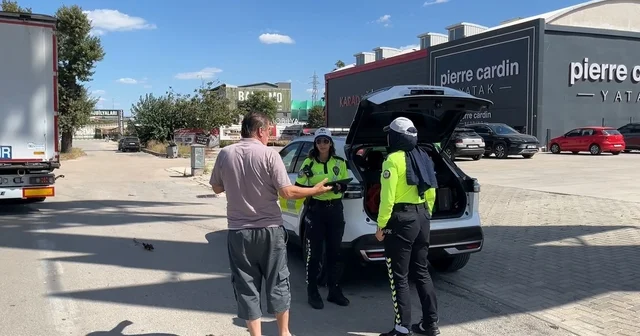 İzin belgesi olmayan tır ve kamyonlar polisten kaçamadı Tır ve kamyonlara yönelik uygulama: İzin belgesi olmayan araçlara cezai işlem uygulandı Bursa Haberleri Habertürk Yerel Haberler