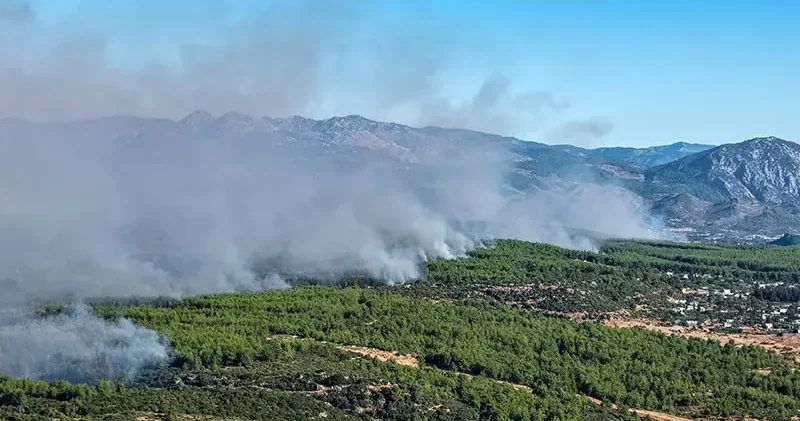 Aksu yangını 2 nci gününde; 2 bini aşkın hane elektriksiz kaldı