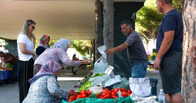 Hacıömerli de salı pazarı bereketi Hacıömerli de pazar geleneği canlandı İzmir Haberleri Habertürk Yerel Haberler