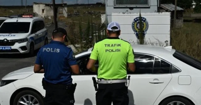 Kars ta trafik ekiplerinden karayollarında sıkı denetim: Hızınızı düşürün, kemerinizi takın Kars Haberleri Habertürk Yerel Haberler