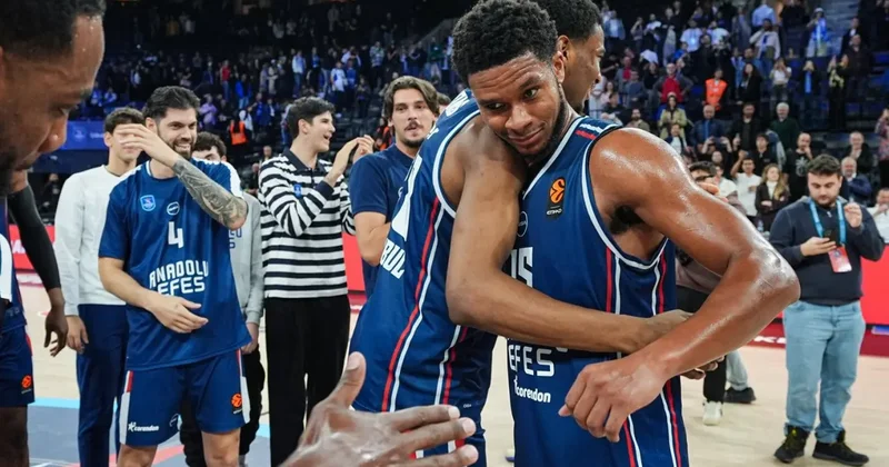 Anadolu Efes Yunanistan da parkeye çıkıyor!