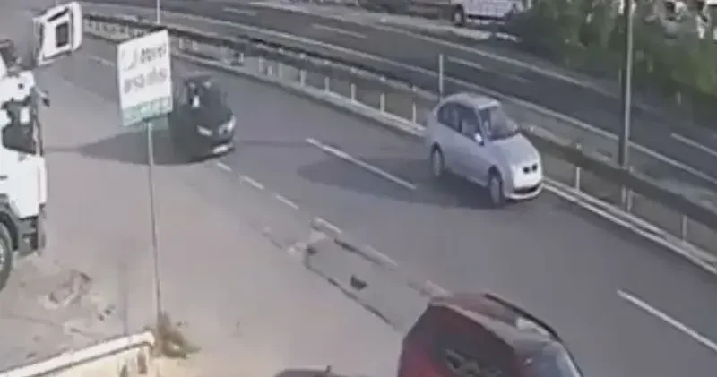 Silivri de 4 aracın karıştığı zincirleme kaza kamerada: 3 yaralı