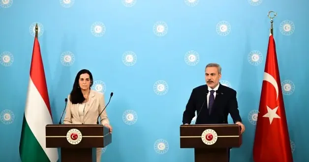Macaristan Dışişleri Bakanı Orban dan Hakan Fidan a Türkçe sürprizi
