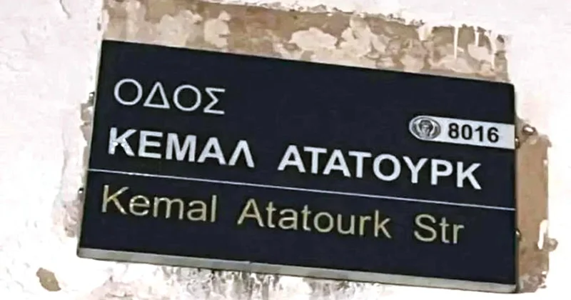 Türk isimlerini tek tek siliyorlar... Güney Kıbrıs ‘Atatürk Caddesi’ni kaldırdı