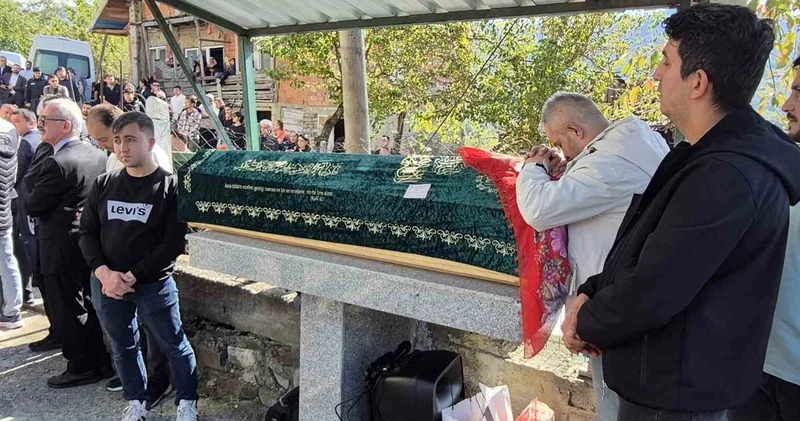 Okuldaki saldırının ardından acı veda! Eslem Sare son yolculuğuna uğurlandı