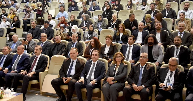 Bitlis te Uluslararası Eğitim Bilimleri Kongresi başladı Bitlis Haber Habertürk Yerel Haberler