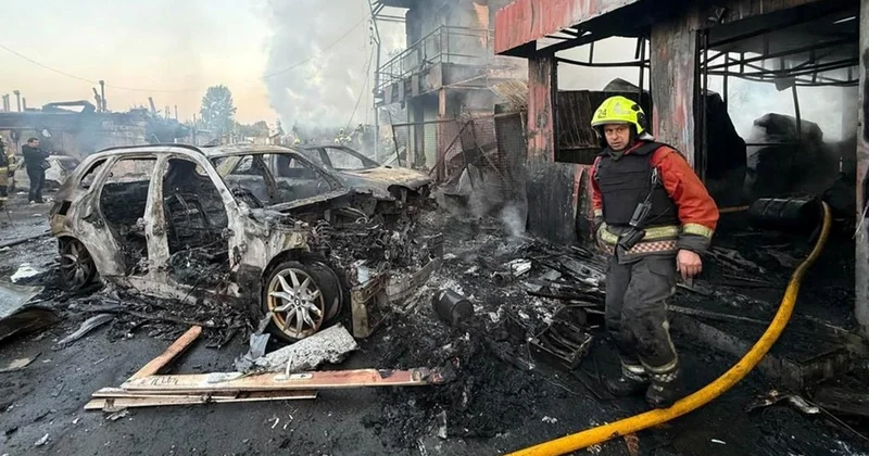 Rusya Ukrayna arasında savaş alevleniyor: Bir gecede 20 kişi öldü