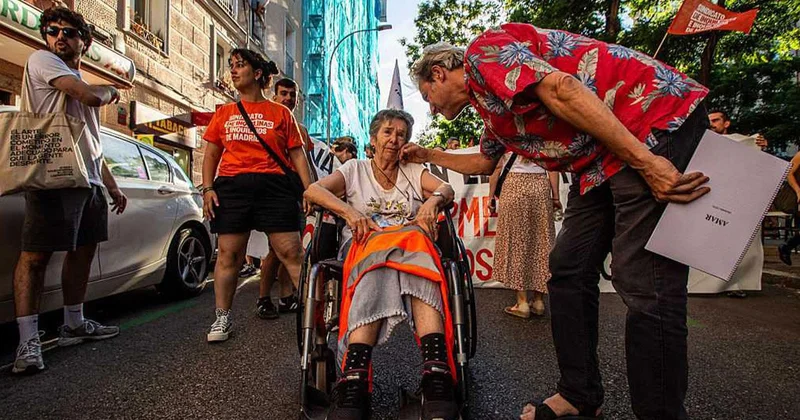 İspanya daki konut krizinin sembolü olan 87 yaşındaki Mari Carmen hastanede hayatını kaybetti