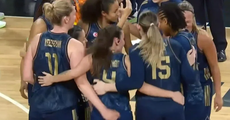 TRT yorumcusu canlı yayında ağzından kaçırdı! Fener taraftarı delirdi