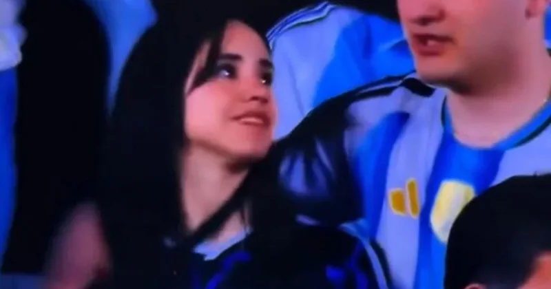 Messi nin vedasında tribünlerde ilginç an: Genç kadının hareketi ağızları açık bıraktı