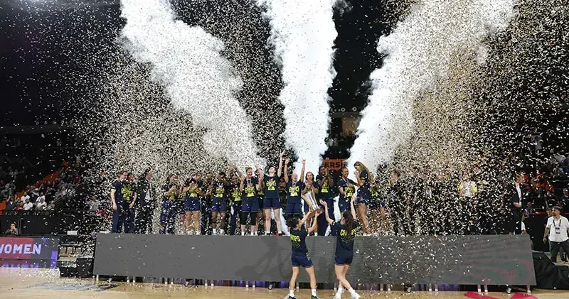 Şampiyon Fenerbahçe Tarfin, kupasını aldı