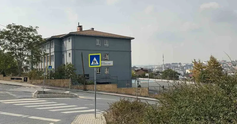 Arnavutköy’de liseye saldırı şeklinde sahte paylaşım yapan 2 çocuk gözaltına alındı