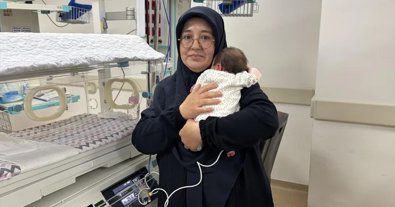 Anne karnında kan nakli ile ikinci çocuğunu kucağına aldı