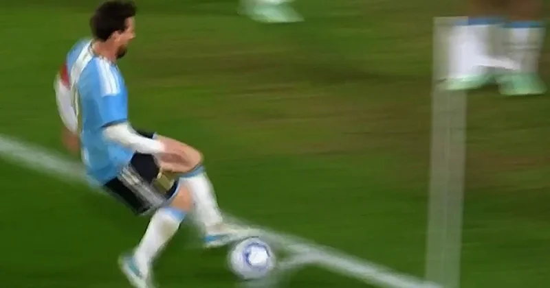 Emeklilik maçında Messi den inanılmaz hareket