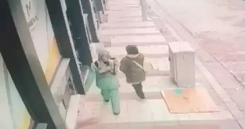 Sultangazi de takip ettikleri çiftin evine giren 2 kadın 1 milyon lira değerinde ziynet eşyası çaldı