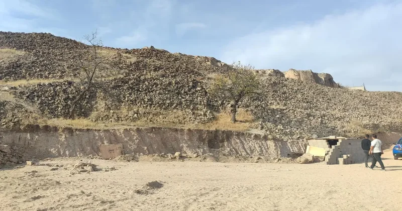 Yer altı şehrinde define arayan 2 zanlı yakalandı