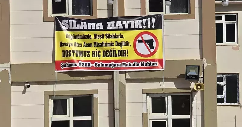 Gaziantep’teki düğünde silah karşıtı pankart açtılar